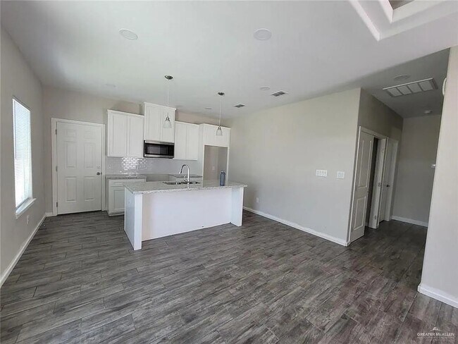Building Photo - 5800 Sandpiper Ave
