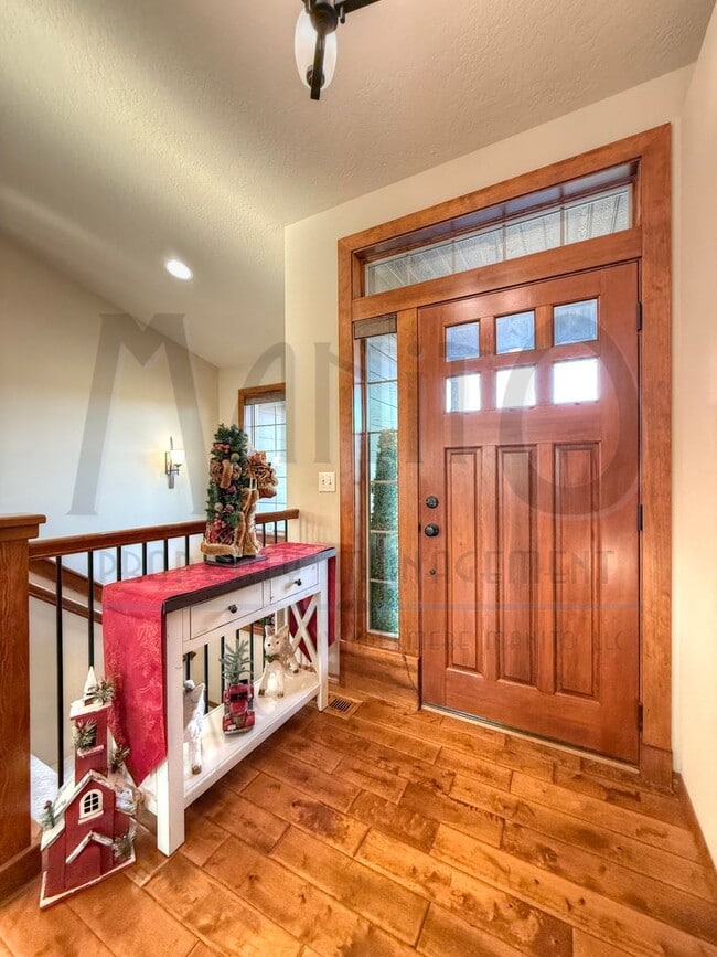 Building Photo - Stunning River Ridge Home With Spectacular Views