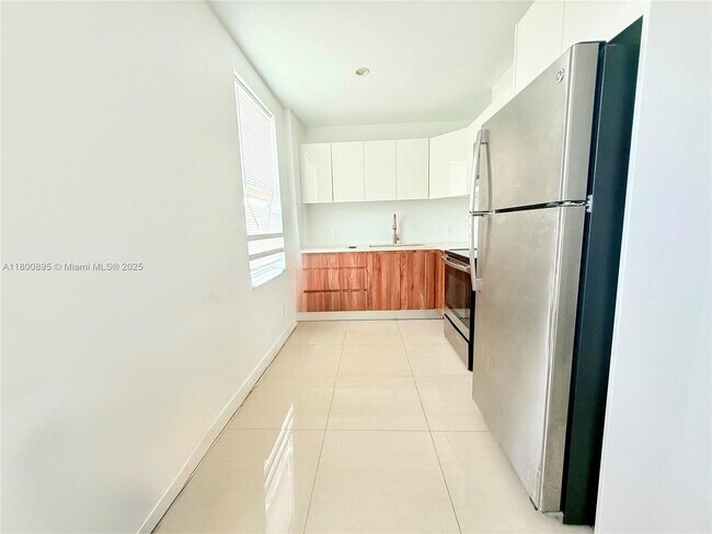 Building Photo - 924 Marseille Dr