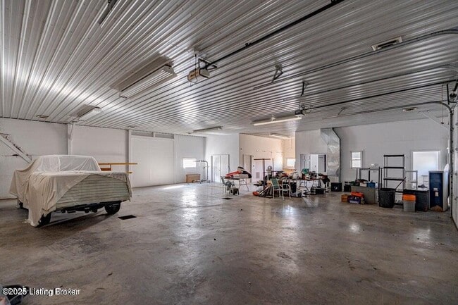 Building Photo - 2890 Shelbyville Rd