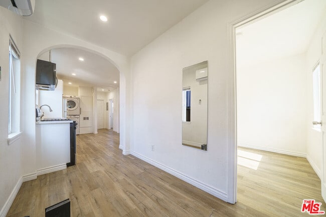 Building Photo - 5347 Fountain Ave