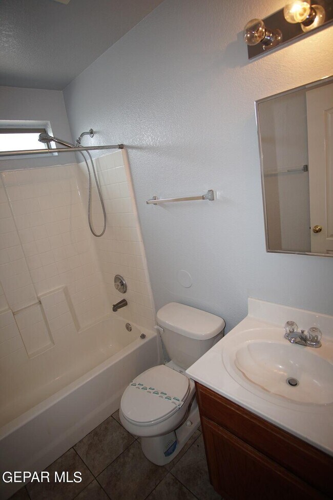 Building Photo - 3400 Blue Earth Ln