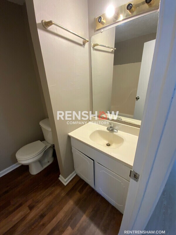 Building Photo - 632 Lee St