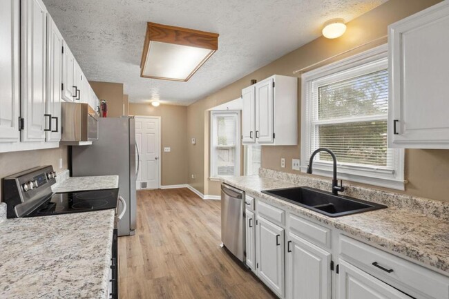 Building Photo - 709 Sandburg Pl