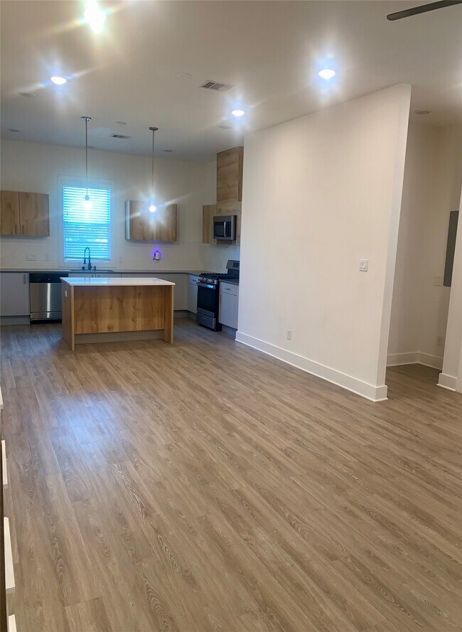 Building Photo - 10209 Las Nubes Ave