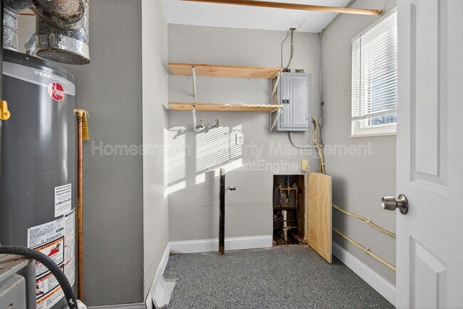 Building Photo - 1700 Kay Dr