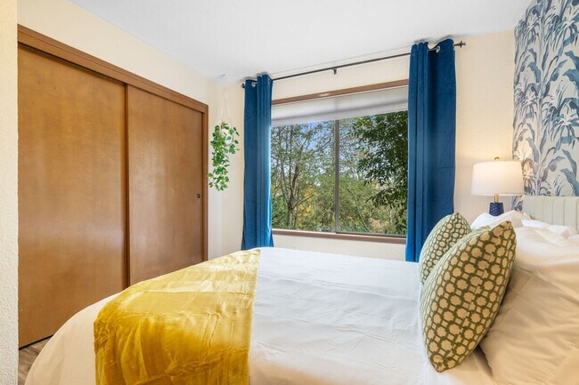 Building Photo - 5504 NE 190th St