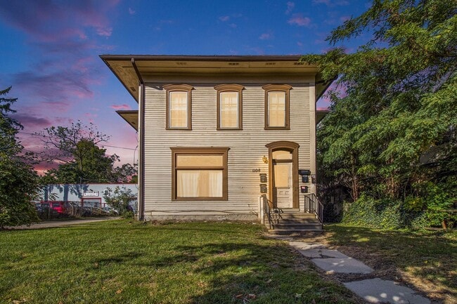 Building Photo - 1108 S Westnedge Ave