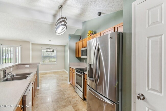 Building Photo - 14018 Fish Eagle Dr E