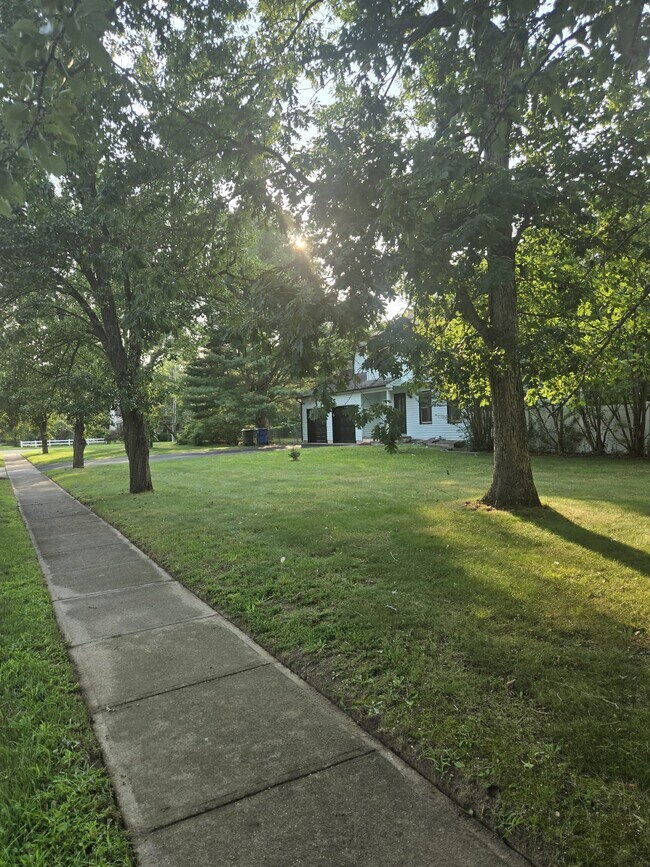 Building Photo - 195 Edgemere Ct