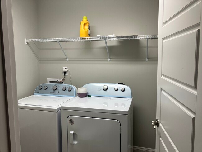 Building Photo - 20 Forest Dr