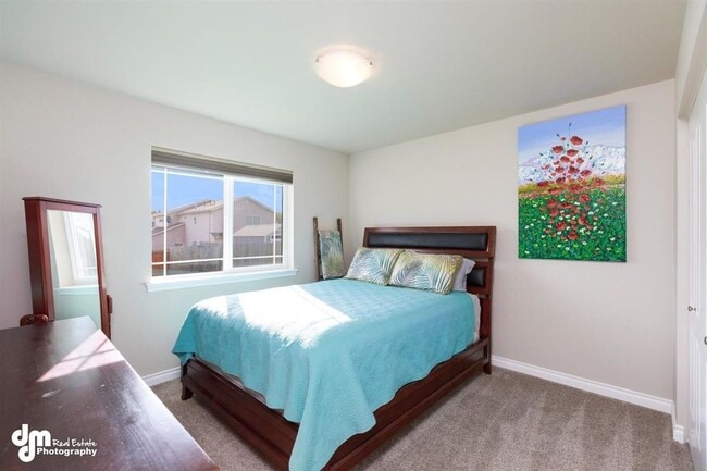 Building Photo - Gorgeous 4 Bedroom Home in West Park!