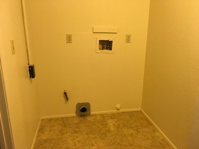 Building Photo - Charming 3-Bedroom Home with Fenced Yards