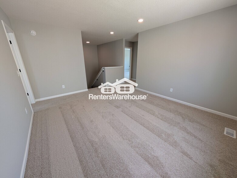Building Photo - 10341 Shadyview Ln N