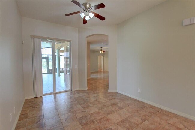 Building Photo - 1185 Dromin Ln