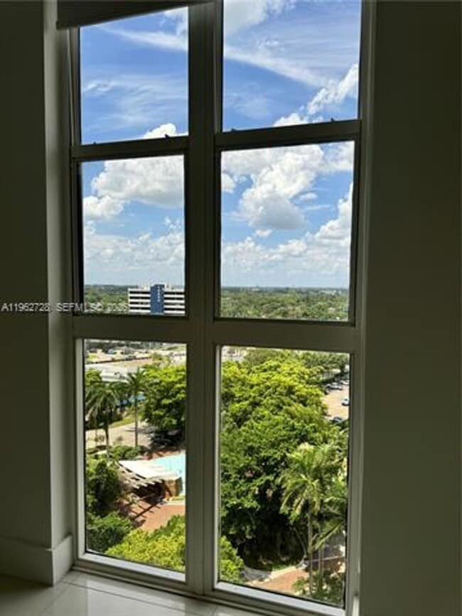 Building Photo - 2000 Towerside Terrace