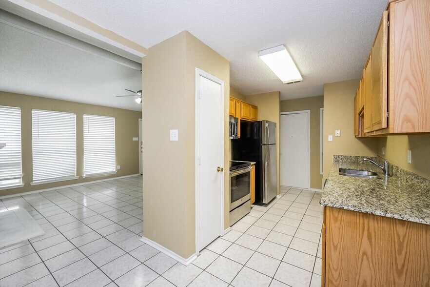 Building Photo - 2605 Trabuco Canyon Rd