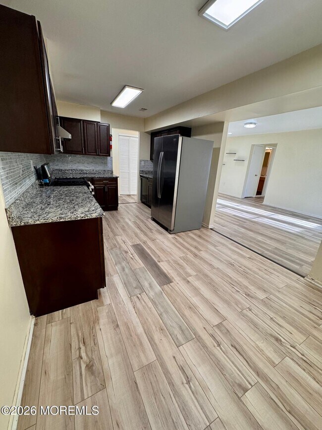 Building Photo - 1202 Green Hollow Dr