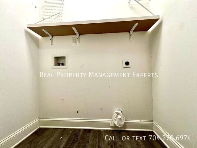 Building Photo - 2501 Eastway Dr