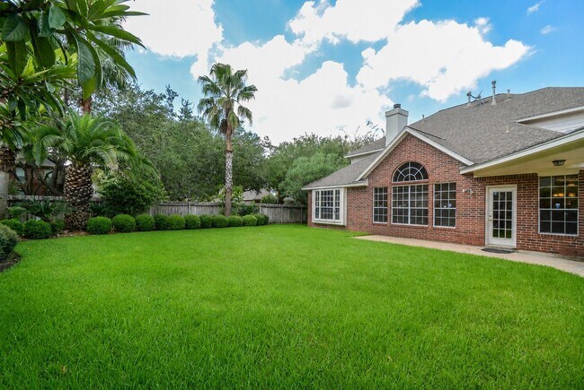 Building Photo - 17415 Fountainview Cir