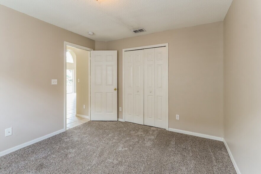 Building Photo - 1324 Crimson Clover Ln