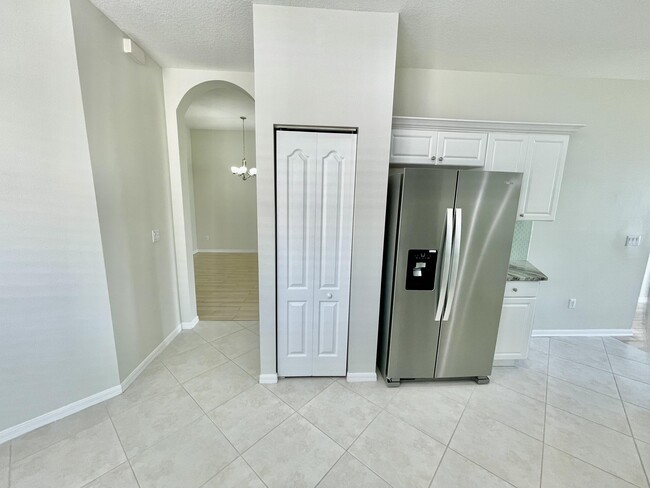 Building Photo - 10419 SW Southgate Ct