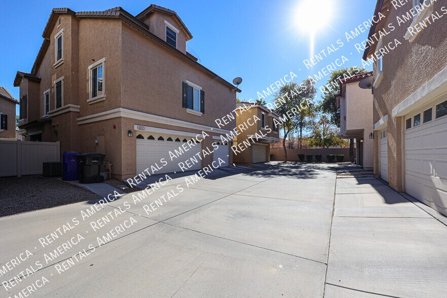 Building Photo - 4057 E Windsor Dr