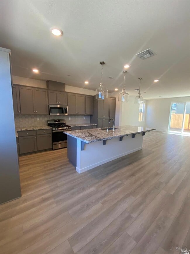 Building Photo - 2408 Lake Club Dr