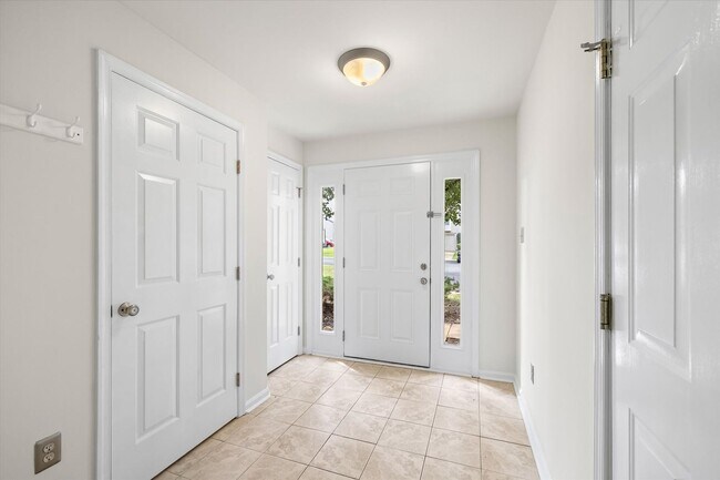 Building Photo - 4701 Colonnade Way