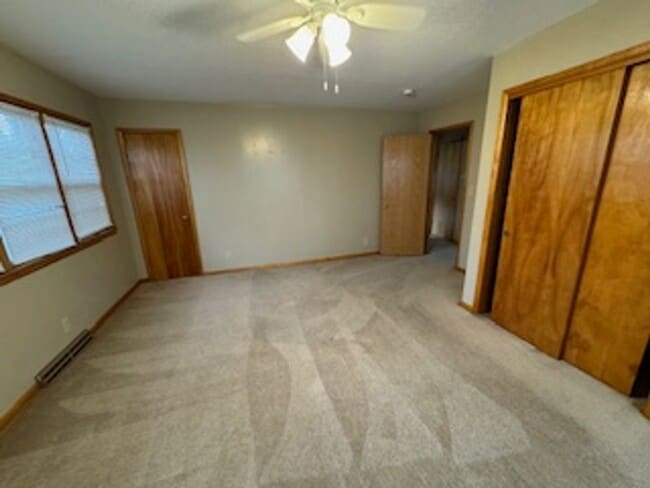 Building Photo - MOVE IN SPECIAL! 1ST MONTH RENT FREE! JUST...
