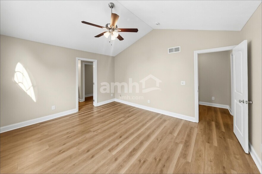 Building Photo - 516 Longview St