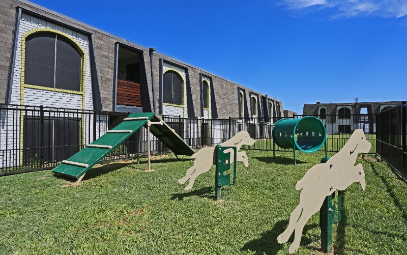 Building Photo - 3101 E Park Row Dr