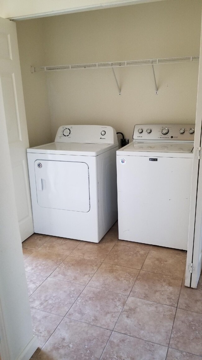 Building Photo - 165 Knowledge Ave