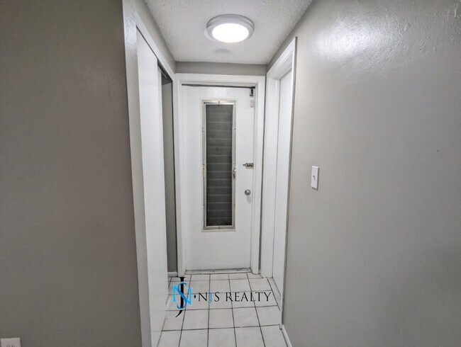 Building Photo - 3/2/1 1412 Sq. Ft. home with renovated kit...
