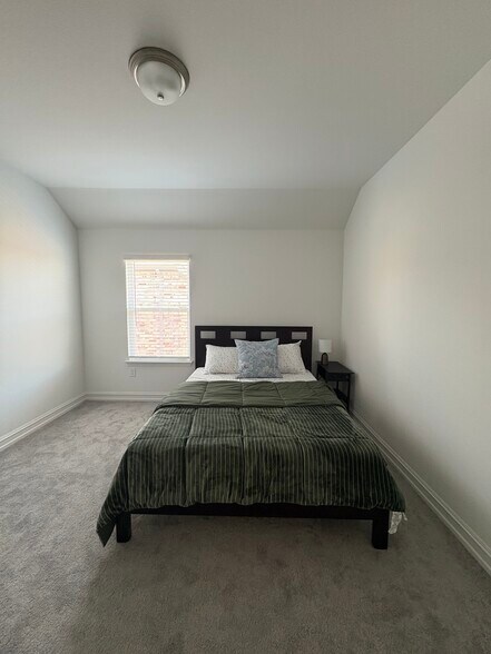 Building Photo - 3624 Cadogan St