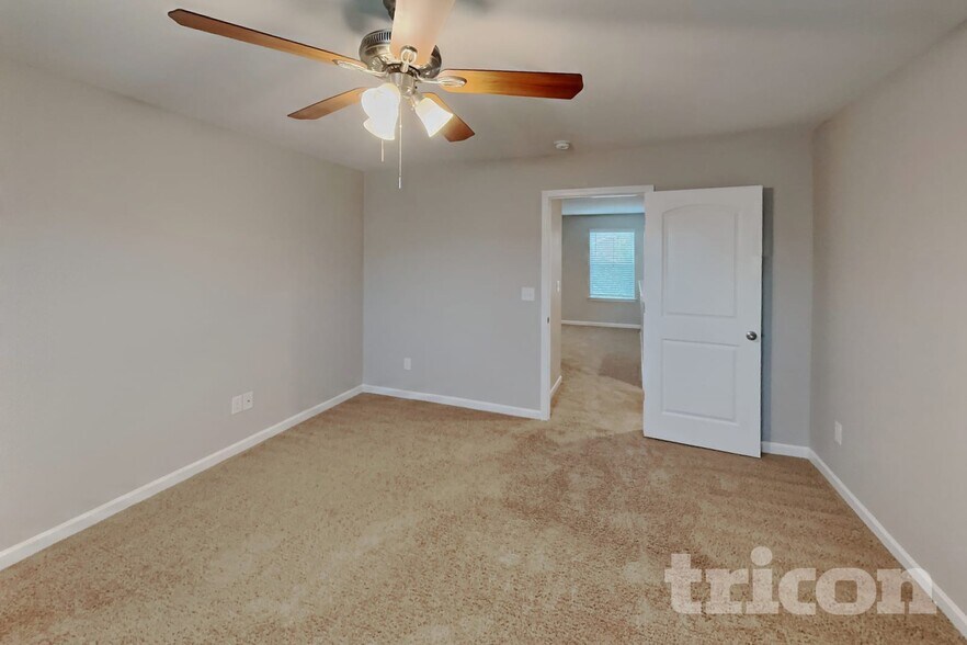 Building Photo - 215 Kirkside Dr