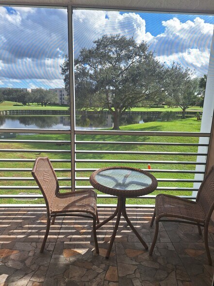 Building Photo - 9441 Live Oak Pl