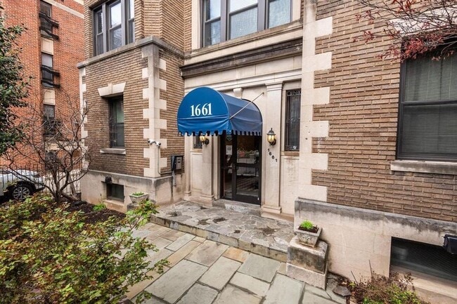 Building Photo - 1661 Park Rd NW