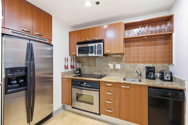 Building Photo - 1395 Brickell Ave