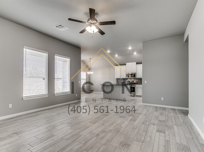 Building Photo - 4512 Oasis Ln