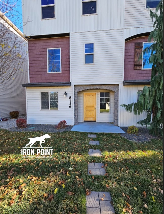 Building Photo - 3bed/2.5 bath Townhome in Boise w/2 Car Garage, Community Pool & Fitness Center
