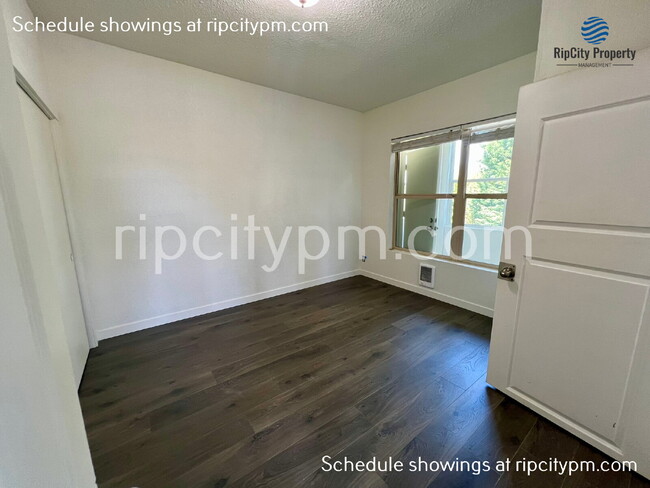Building Photo - 827 N Lombard St