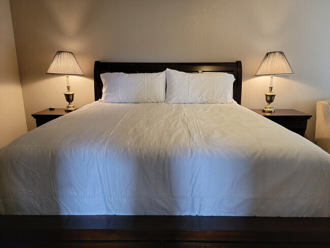 Building Photo - 479 Black Feather Loop