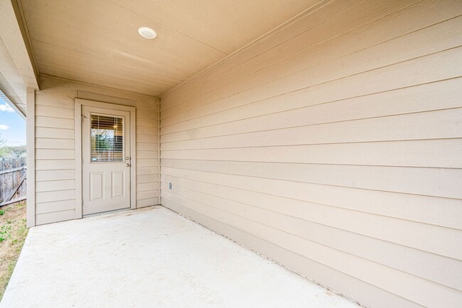Building Photo - RED BIRD RANCH 3 BED 2 BATH  SINGLE STORY ...