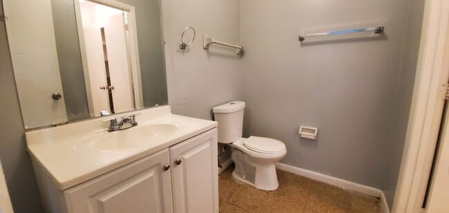 Primary Photo - 2570-2572 Chestnut Woods Dr