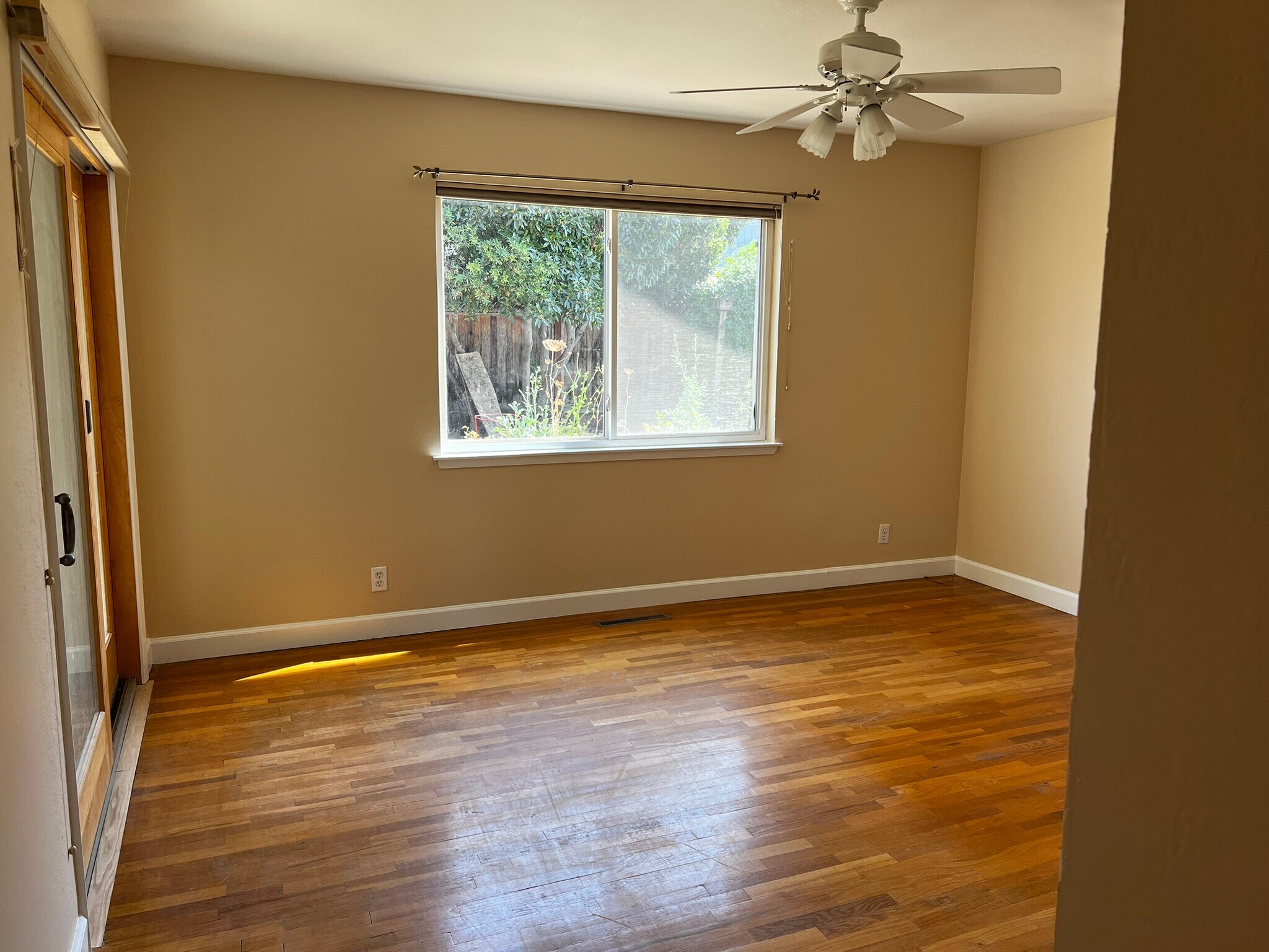 Building Photo - 1650 Glenroy Dr