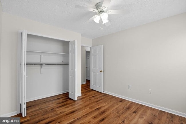 Building Photo - 2705 Vista Ct