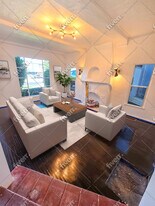 Building Photo - 1534 S Sherbourne Dr