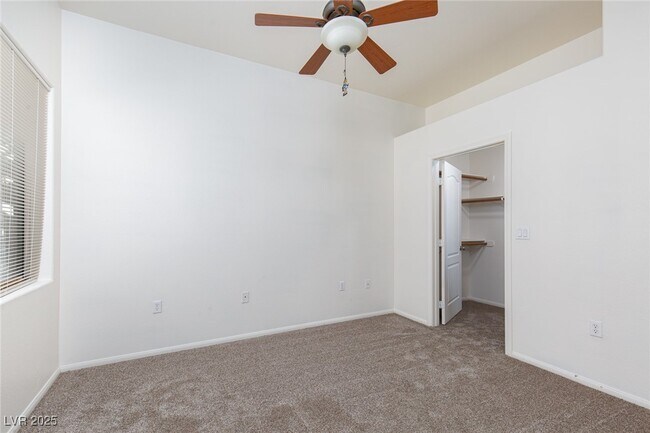 Building Photo - 2305 W Horizon Ridge Pkwy