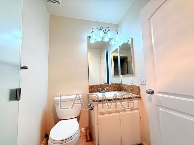 Building Photo - 12217 Moorpark St